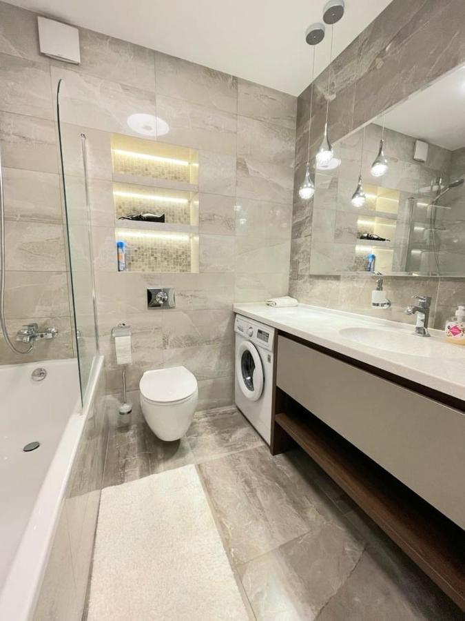 1 Room 60M2 Center Of Obolon Near River Side. 11 Floor كييف المظهر الخارجي الصورة